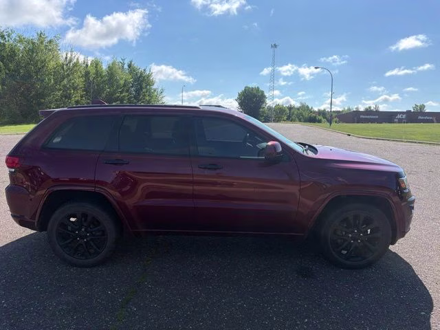 2018 Velvet Red Pearlcoat Jeep Grand Cherokee Altitude 4X4 SUV