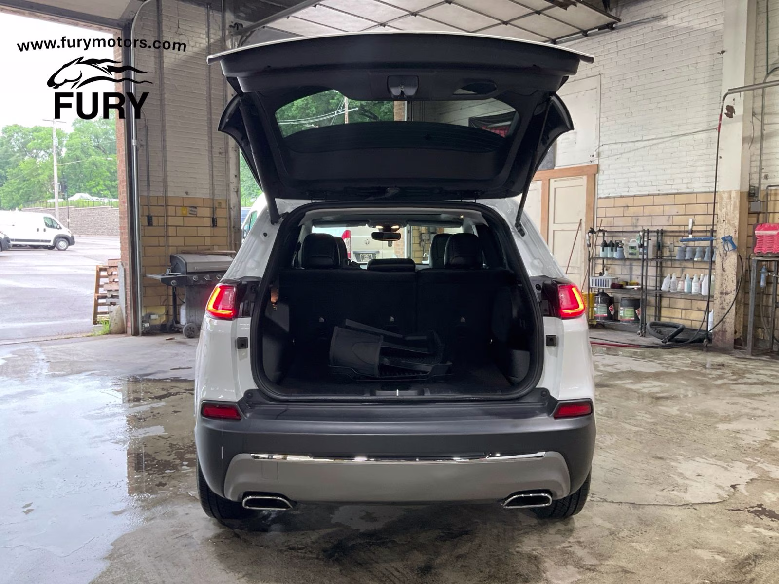 2022 Bright White Clearcoat Jeep Cherokee Limited 4X4 SUV