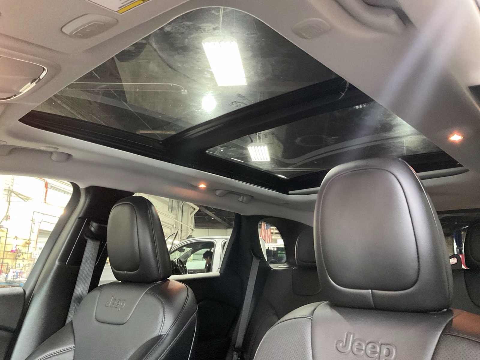 2022 Bright White Clearcoat Jeep Cherokee Limited 4X4 SUV