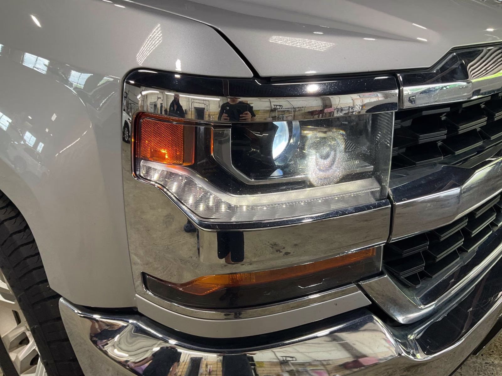 2018 Silver Ice Metallic Chevrolet Silverado 1500 LT 4X4 Truck