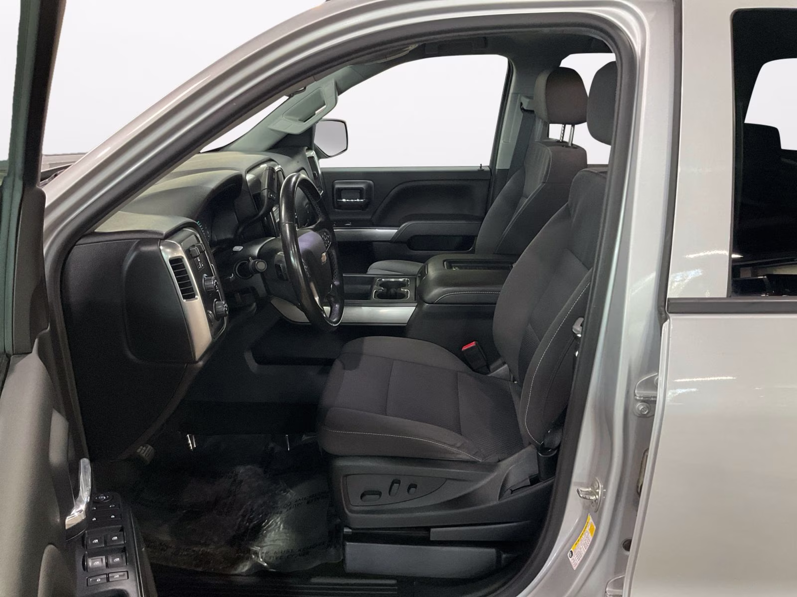 2018 Silver Ice Metallic Chevrolet Silverado 1500 LT 4X4 Truck