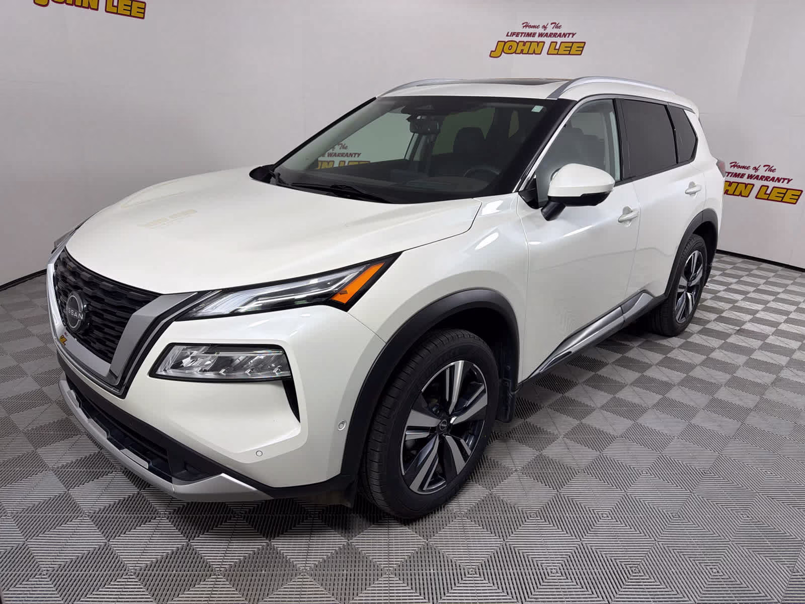 2023 Pearl White Tricoat Nissan Rogue Platinum FWD SUV