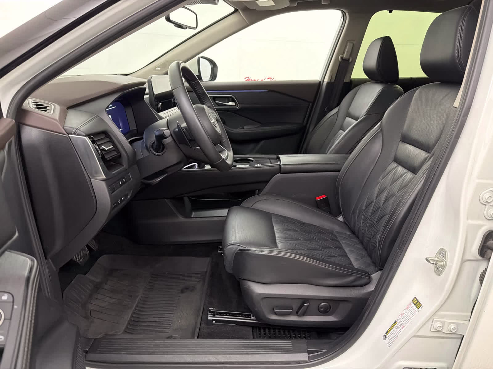 2023 Pearl White Tricoat Nissan Rogue Platinum FWD SUV