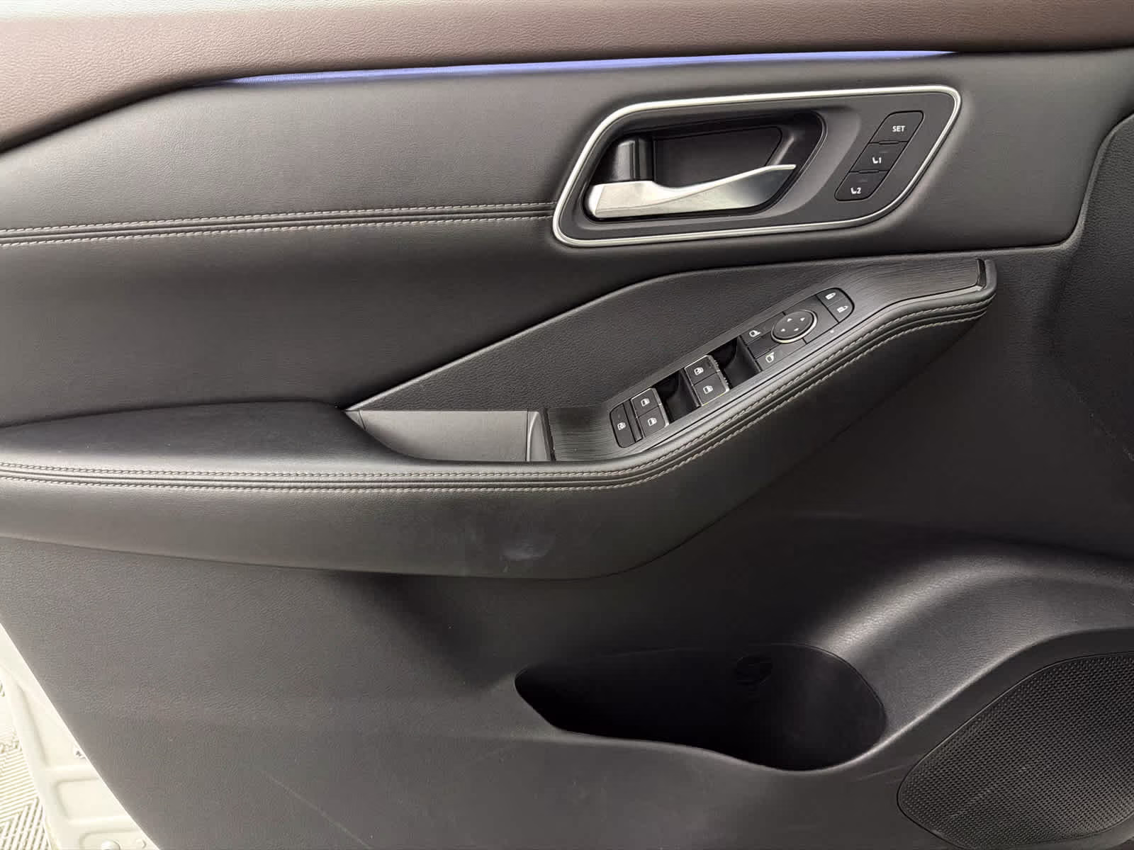 2023 Pearl White Tricoat Nissan Rogue Platinum FWD SUV