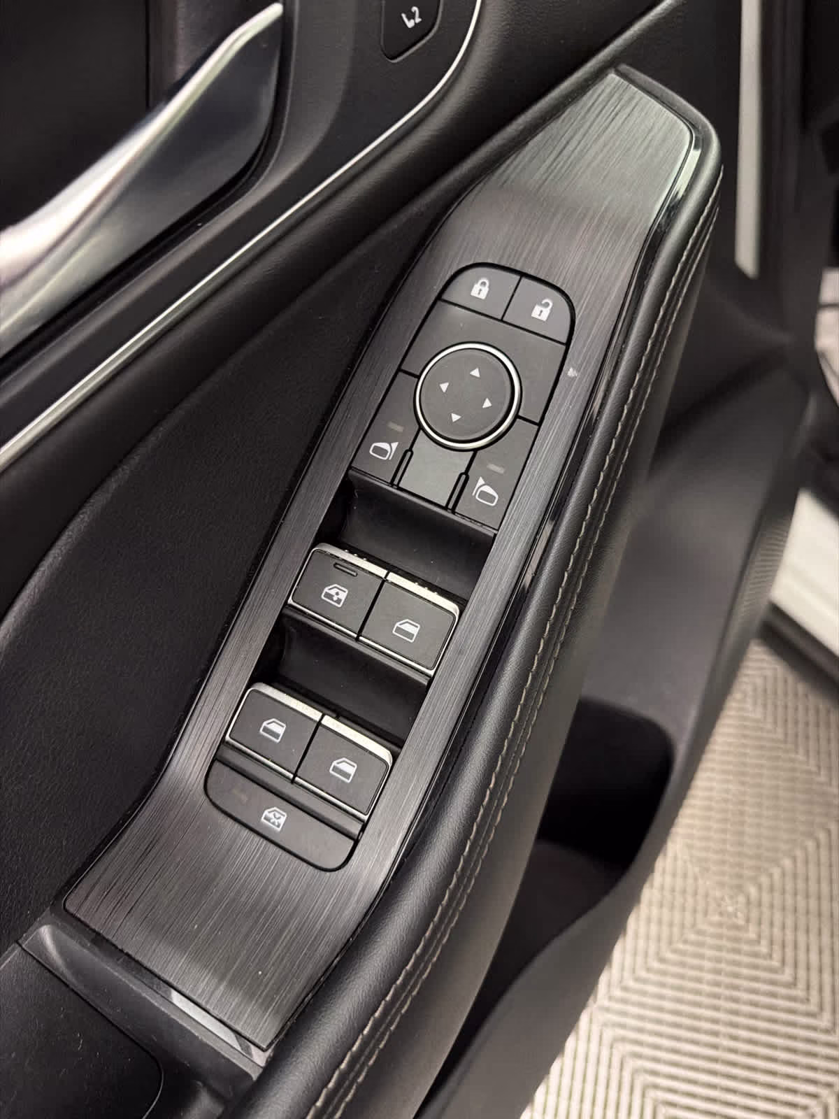 2023 Pearl White Tricoat Nissan Rogue Platinum FWD SUV