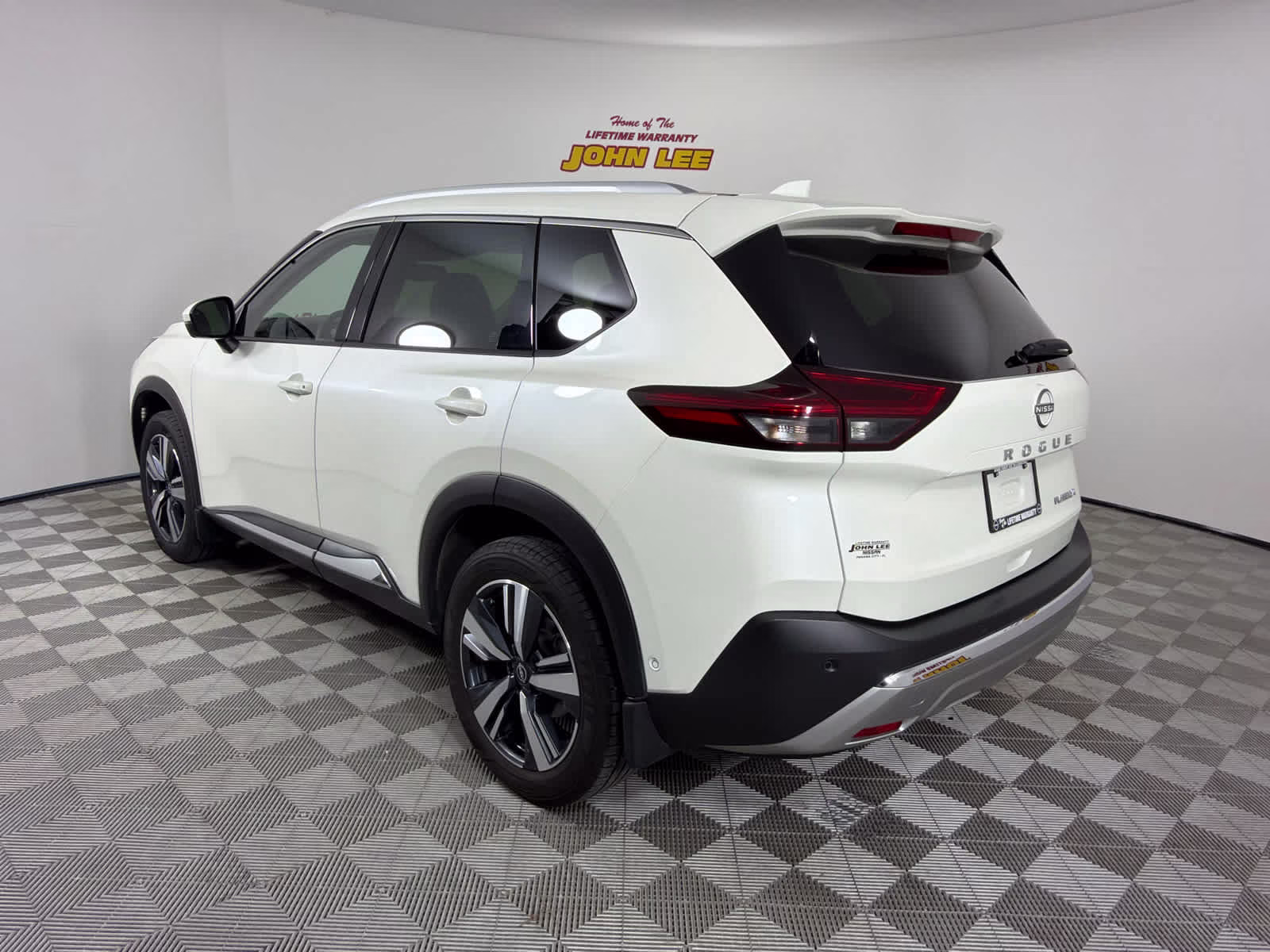 2023 Pearl White Tricoat Nissan Rogue Platinum FWD SUV