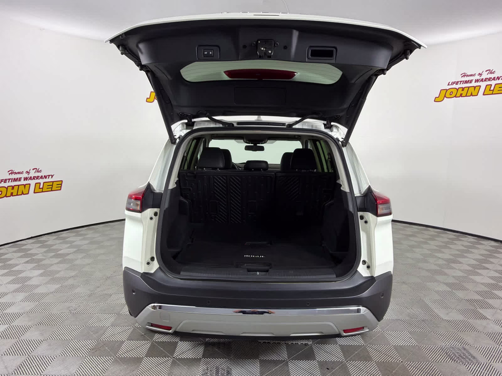 2023 Pearl White Tricoat Nissan Rogue Platinum FWD SUV