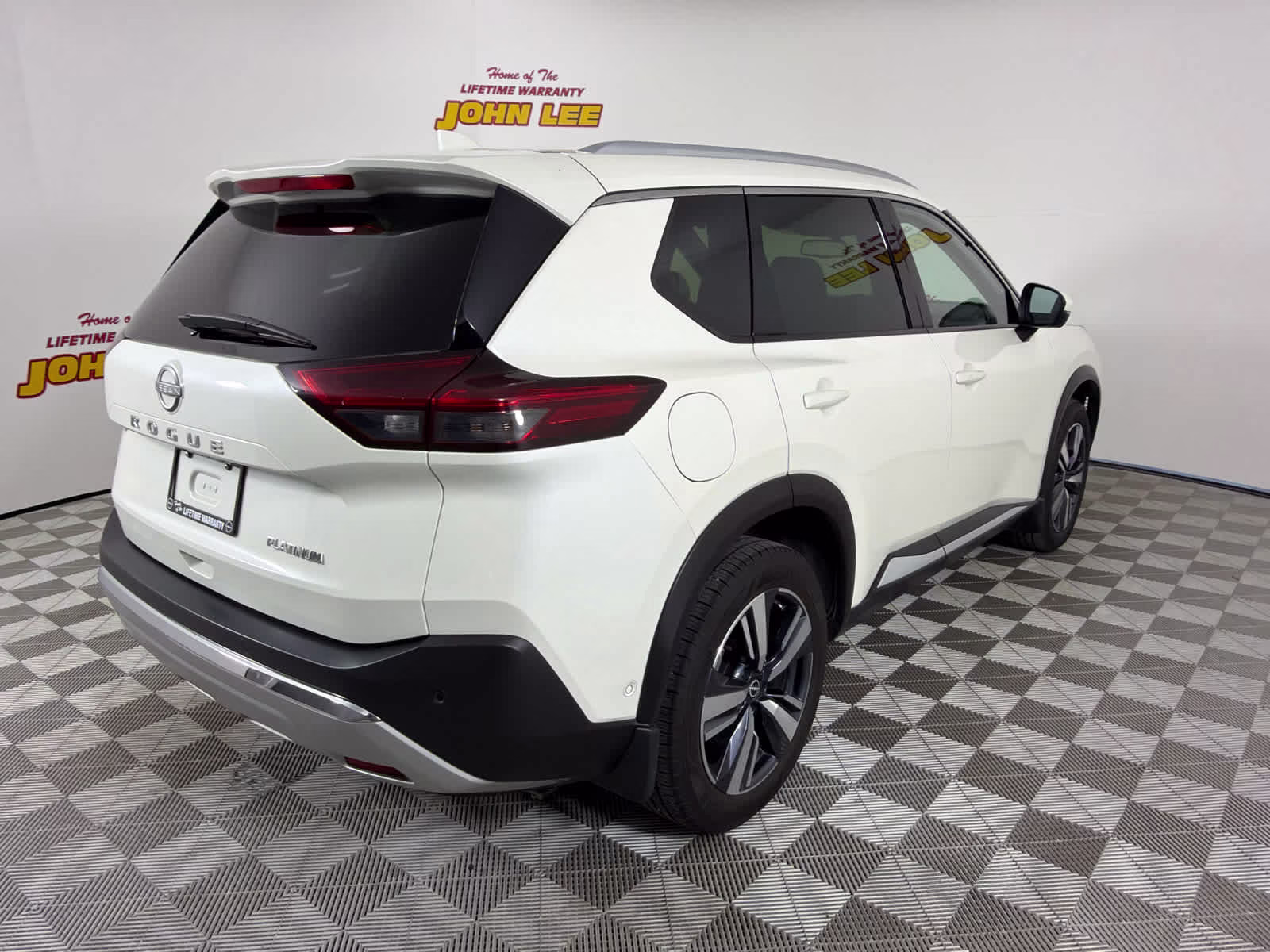 2023 Pearl White Tricoat Nissan Rogue Platinum FWD SUV