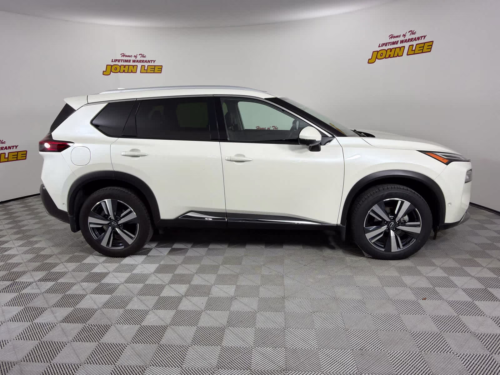 2023 Pearl White Tricoat Nissan Rogue Platinum FWD SUV