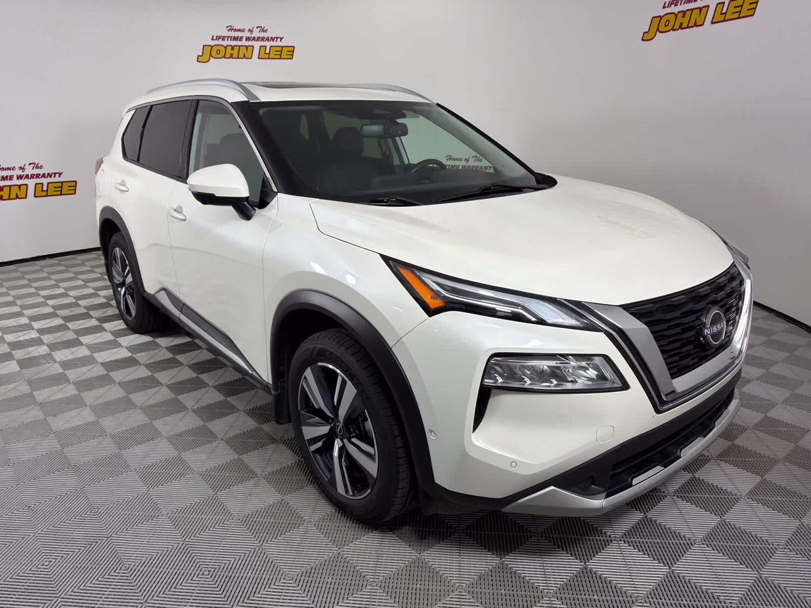 2023 Pearl White Tricoat Nissan Rogue Platinum FWD SUV