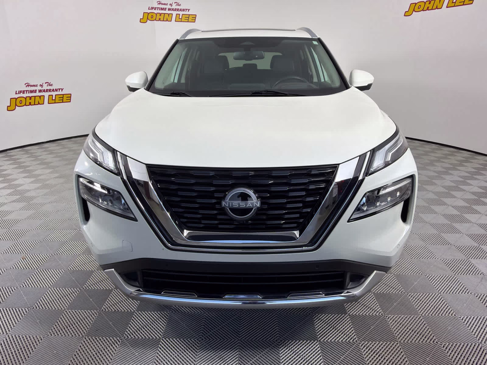 2023 Pearl White Tricoat Nissan Rogue Platinum FWD SUV