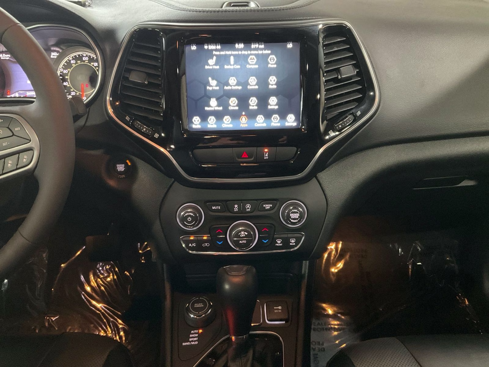 2022 Bright White Clearcoat Jeep Cherokee Limited 4X4 SUV