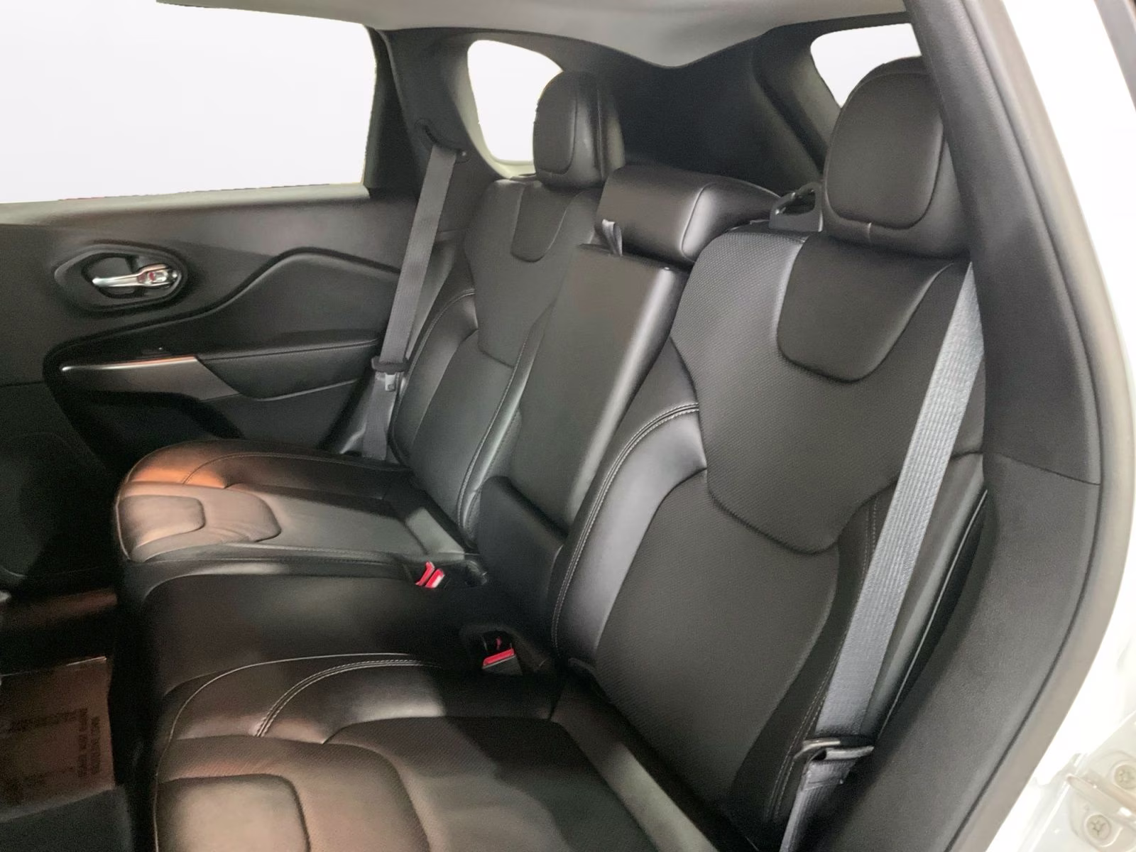 2022 Bright White Clearcoat Jeep Cherokee Limited 4X4 SUV