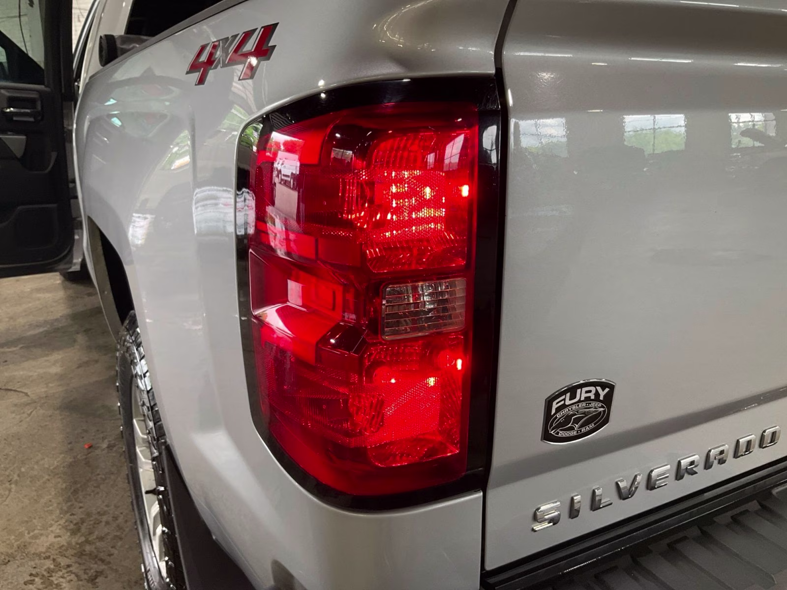 2018 Silver Ice Metallic Chevrolet Silverado 1500 LT 4X4 Truck