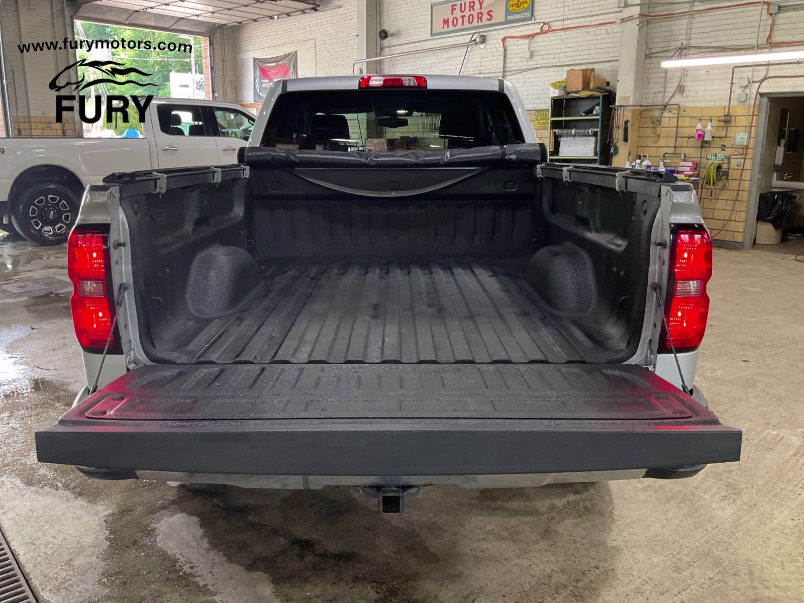 2018 Silver Ice Metallic Chevrolet Silverado 1500 LT 4X4 Truck