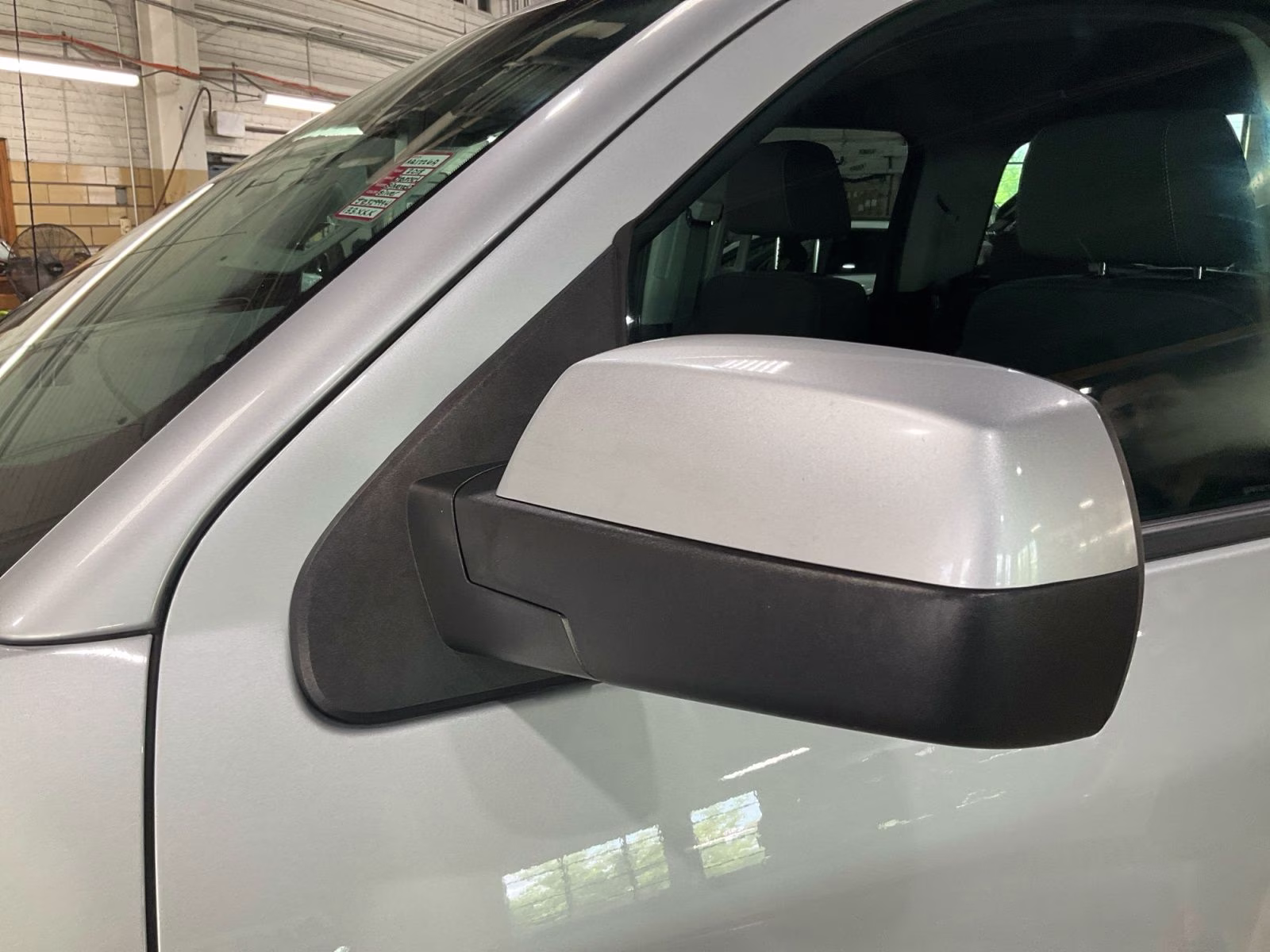 2018 Silver Ice Metallic Chevrolet Silverado 1500 LT 4X4 Truck