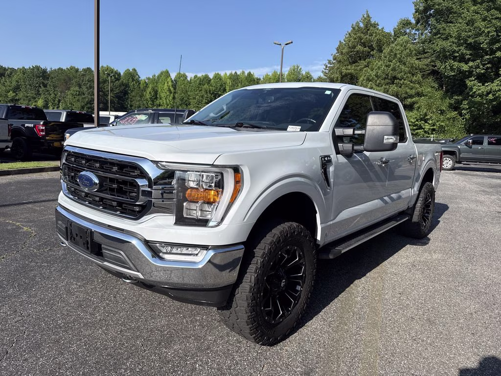2021 Space White Metallic Ford F-150 XLT 4X4 Truck