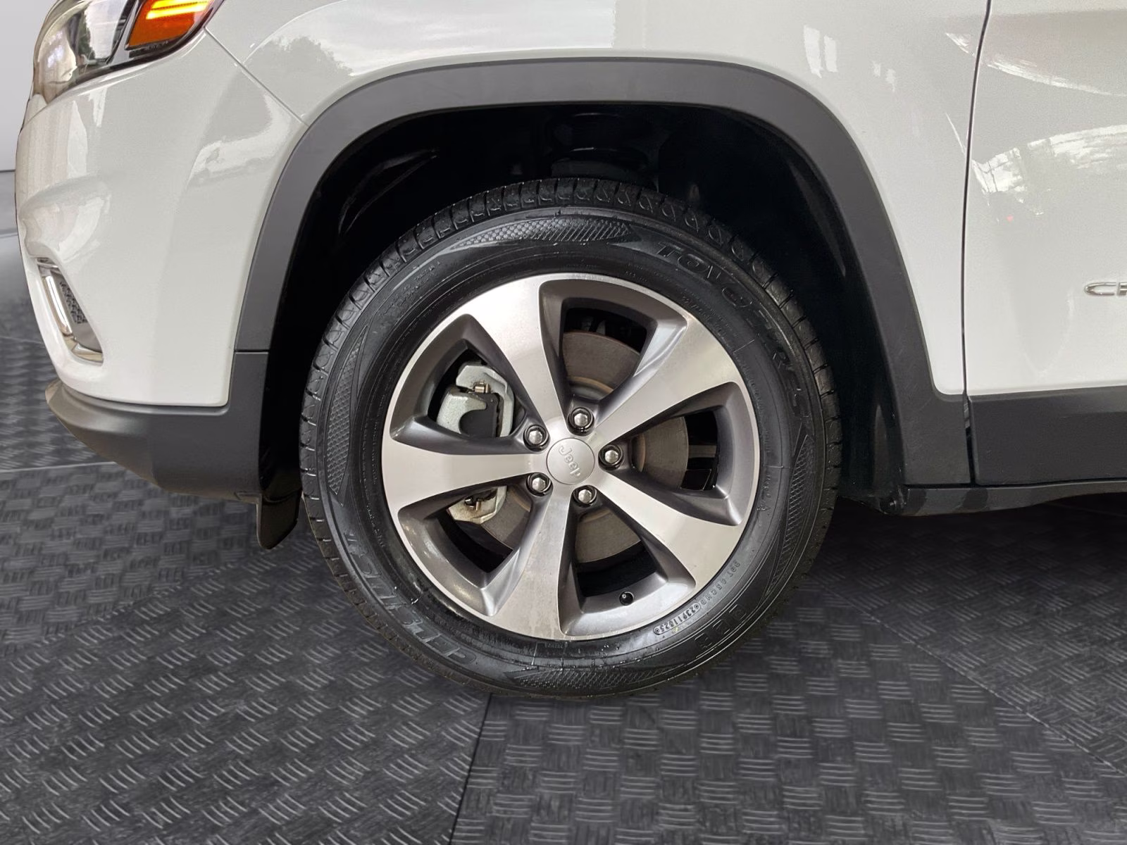 2022 Bright White Clearcoat Jeep Cherokee Limited 4X4 SUV