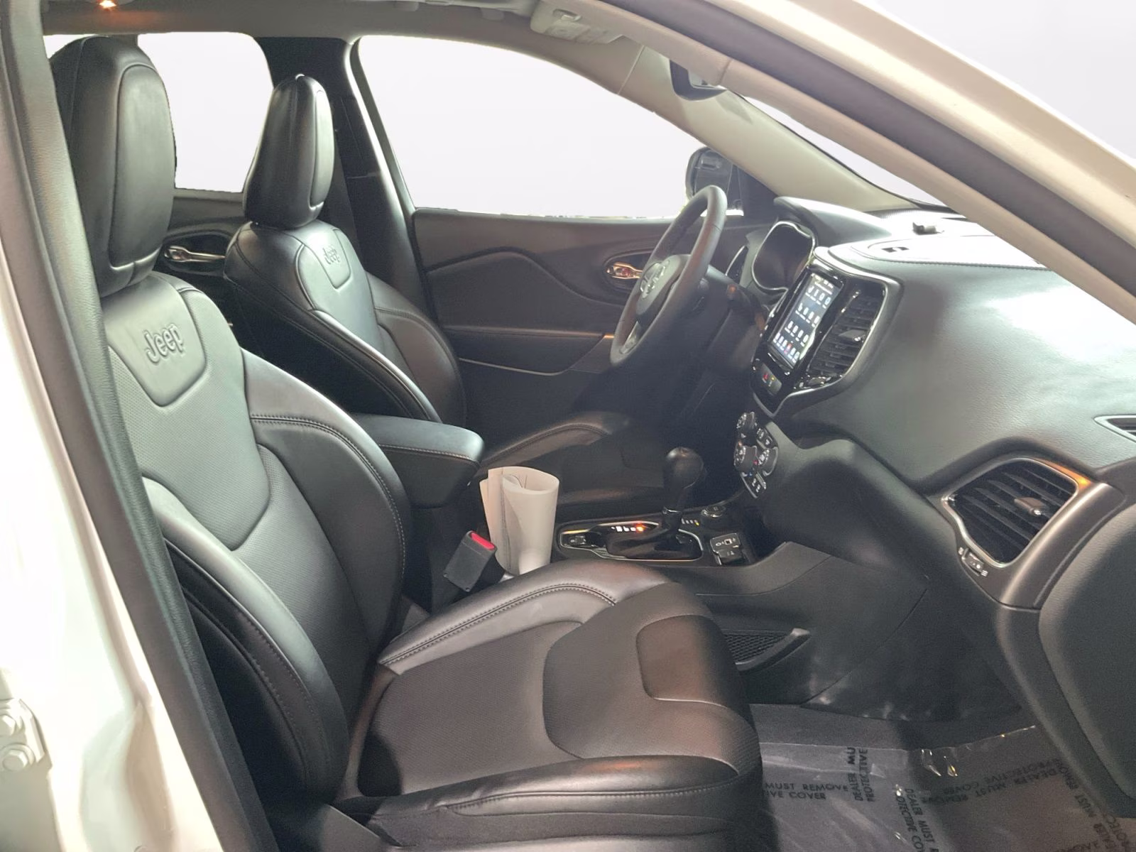 2022 Bright White Clearcoat Jeep Cherokee Limited 4X4 SUV