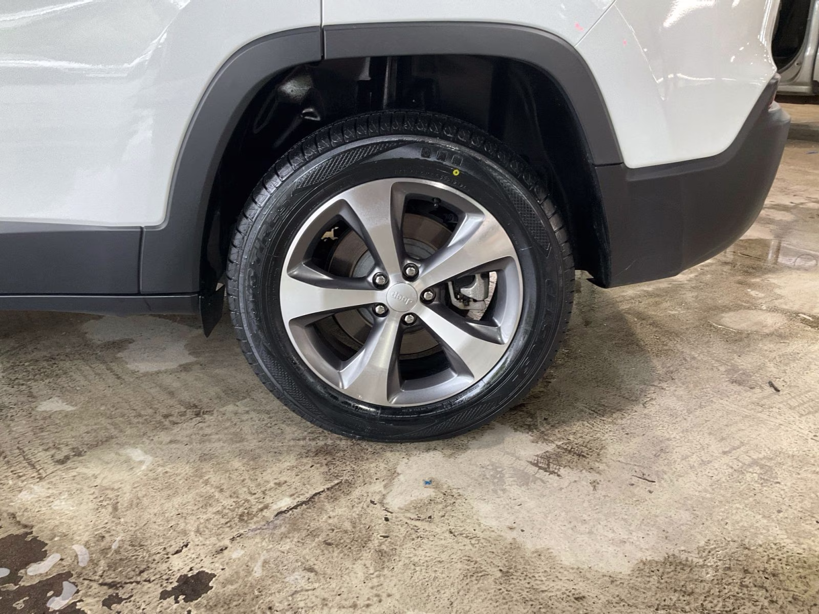 2022 Bright White Clearcoat Jeep Cherokee Limited 4X4 SUV