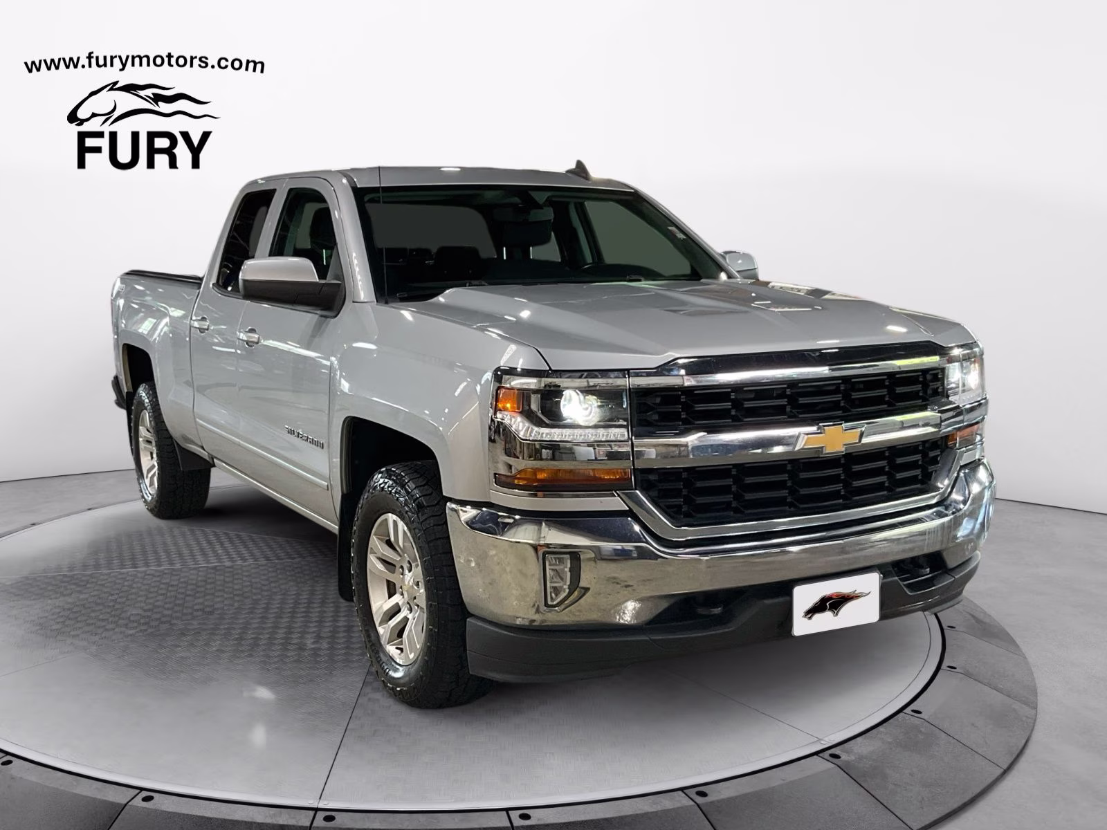 2018 Silver Ice Metallic Chevrolet Silverado 1500 LT 4X4 Truck