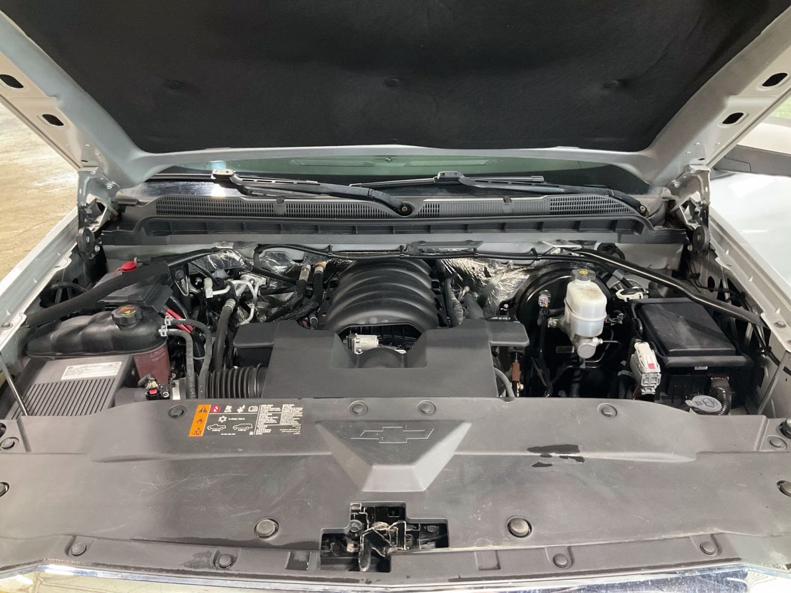 2018 Silver Ice Metallic Chevrolet Silverado 1500 LT 4X4 Truck