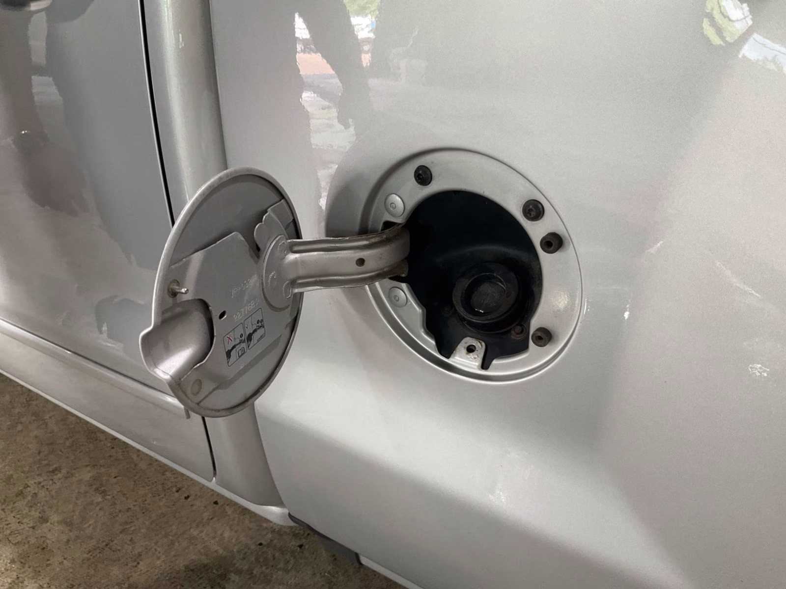 2018 Silver Ice Metallic Chevrolet Silverado 1500 LT 4X4 Truck