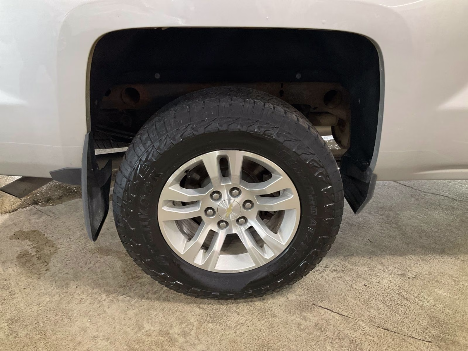 2018 Silver Ice Metallic Chevrolet Silverado 1500 LT 4X4 Truck