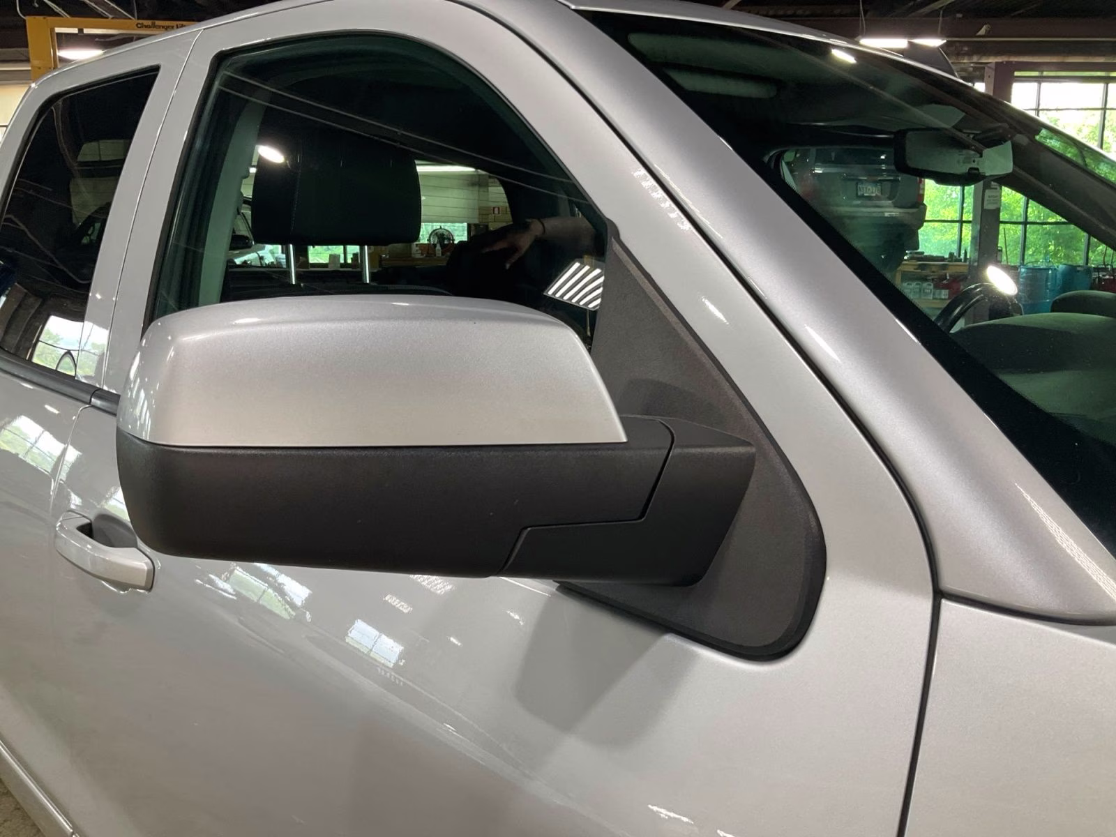 2018 Silver Ice Metallic Chevrolet Silverado 1500 LT 4X4 Truck
