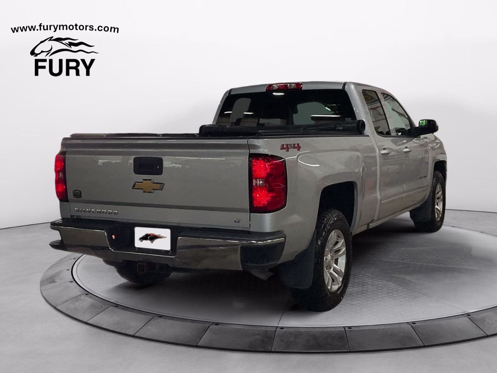 2018 Silver Ice Metallic Chevrolet Silverado 1500 LT 4X4 Truck