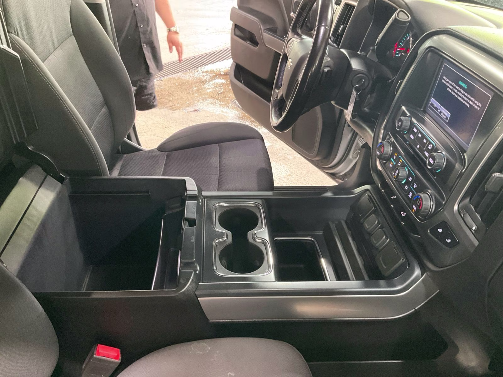 2018 Silver Ice Metallic Chevrolet Silverado 1500 LT 4X4 Truck
