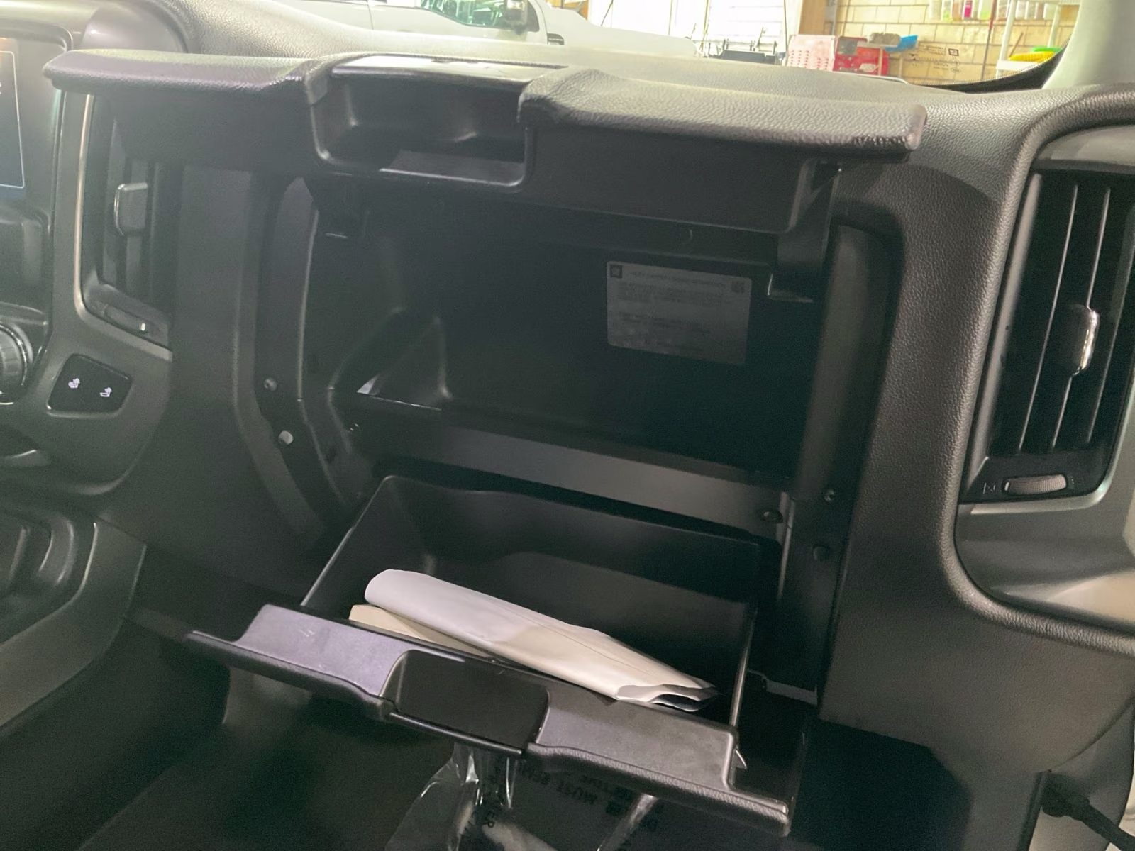 2018 Silver Ice Metallic Chevrolet Silverado 1500 LT 4X4 Truck