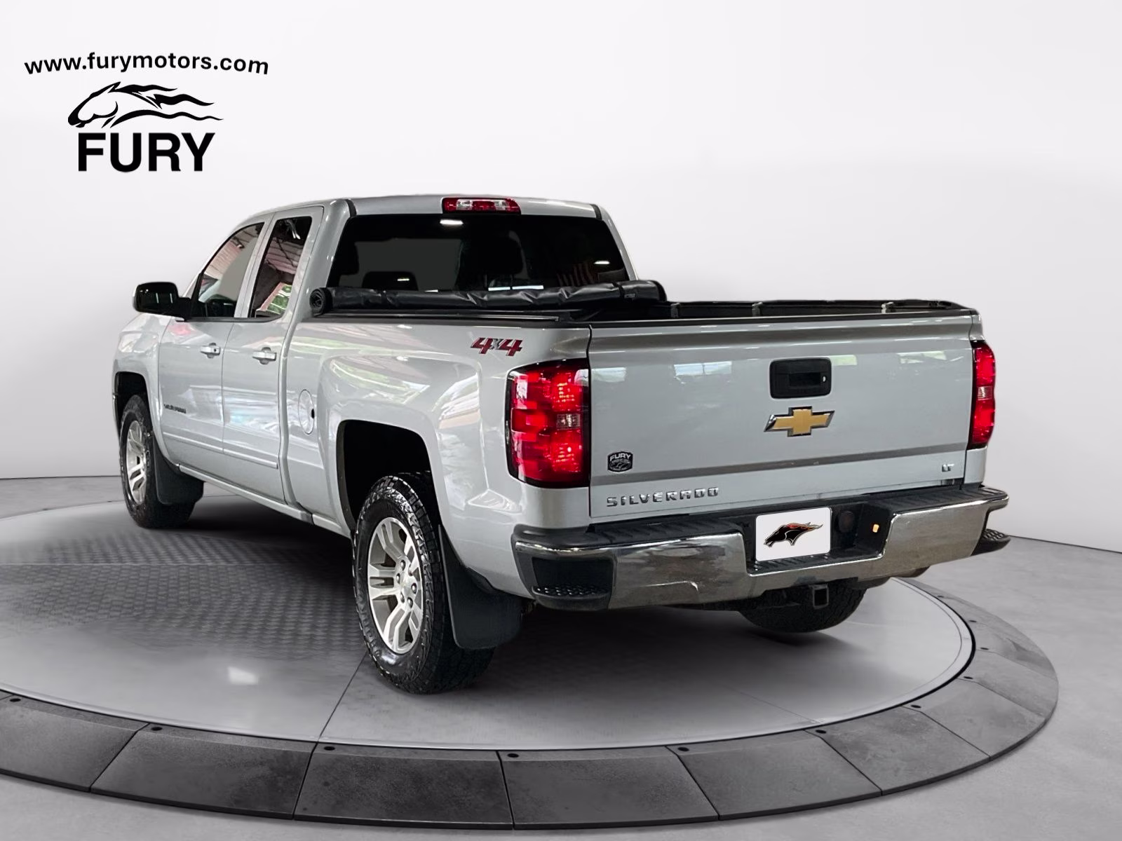 2018 Silver Ice Metallic Chevrolet Silverado 1500 LT 4X4 Truck