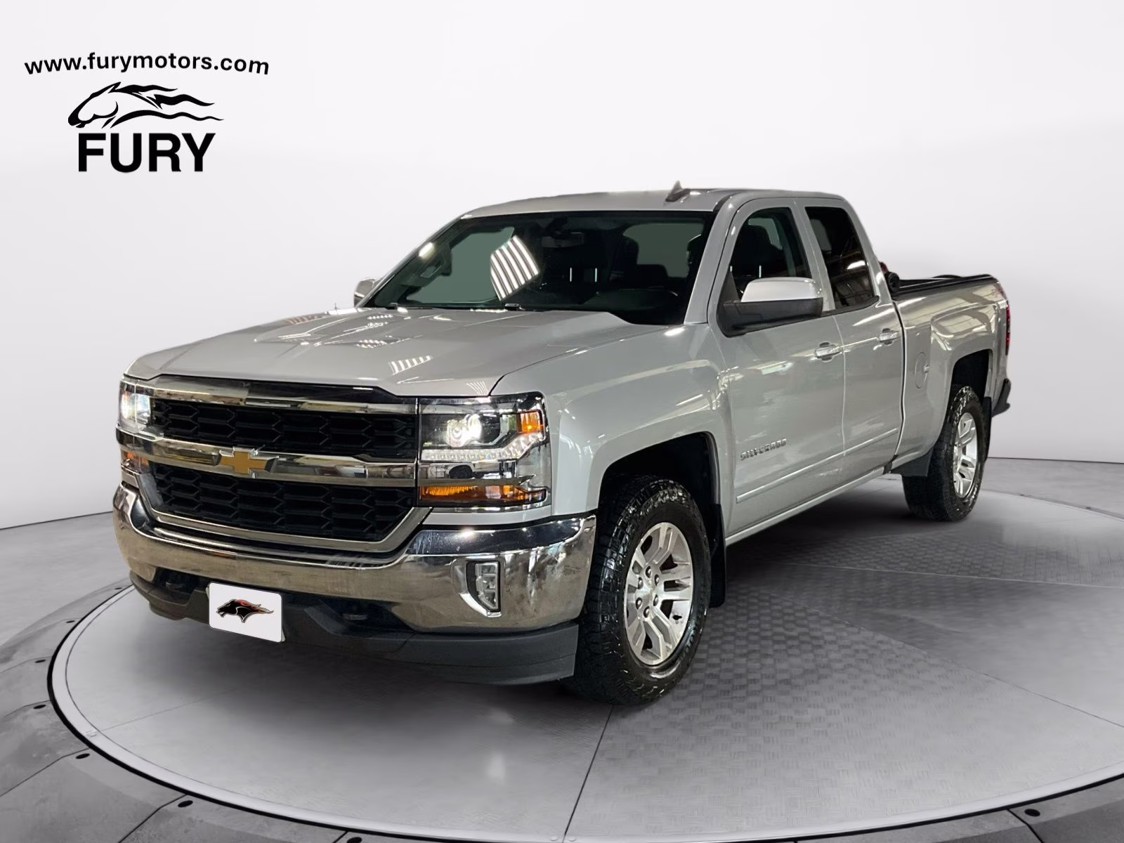 2018 Silver Ice Metallic Chevrolet Silverado 1500 LT 4X4 Truck
