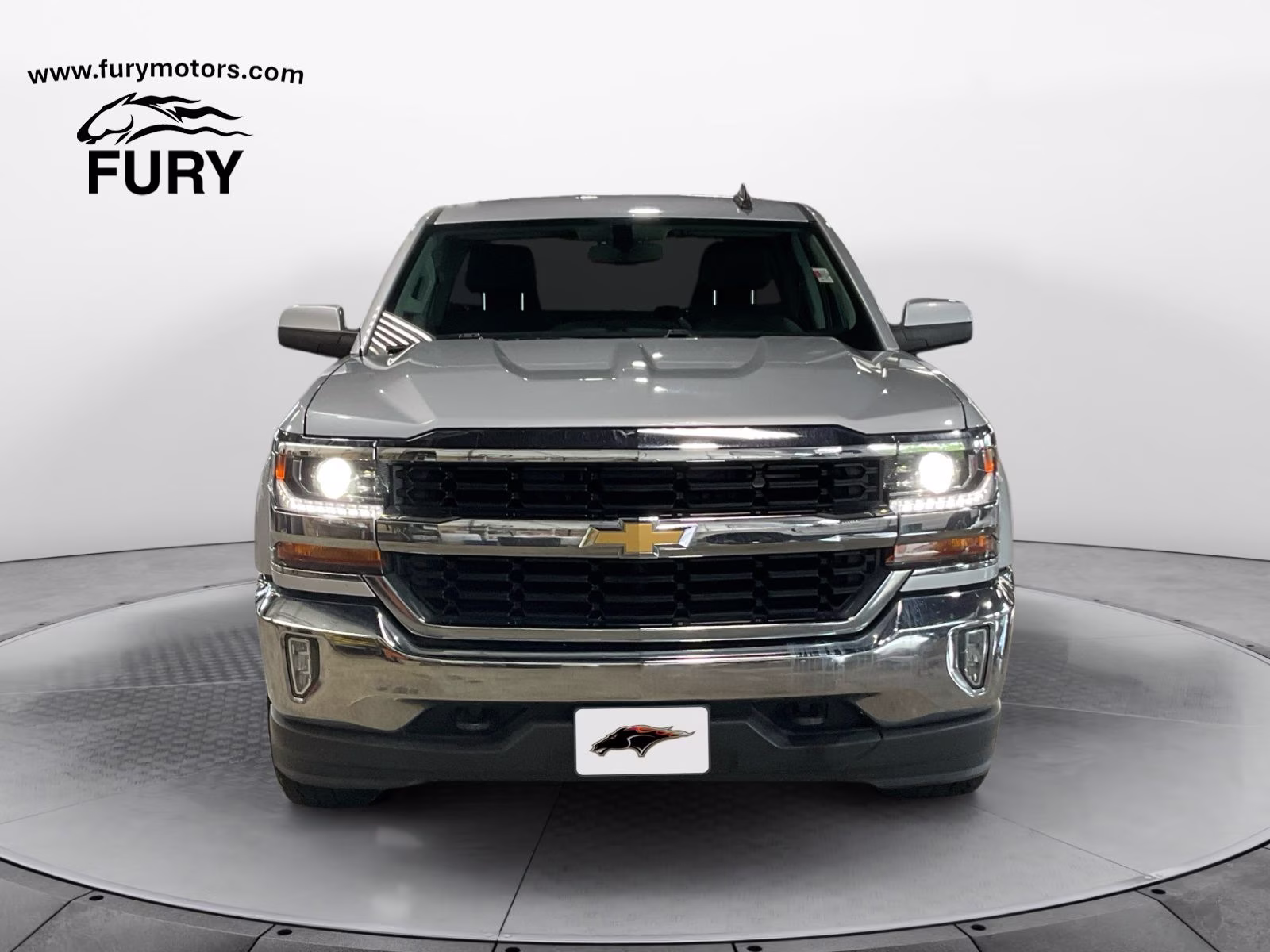 2018 Silver Ice Metallic Chevrolet Silverado 1500 LT 4X4 Truck