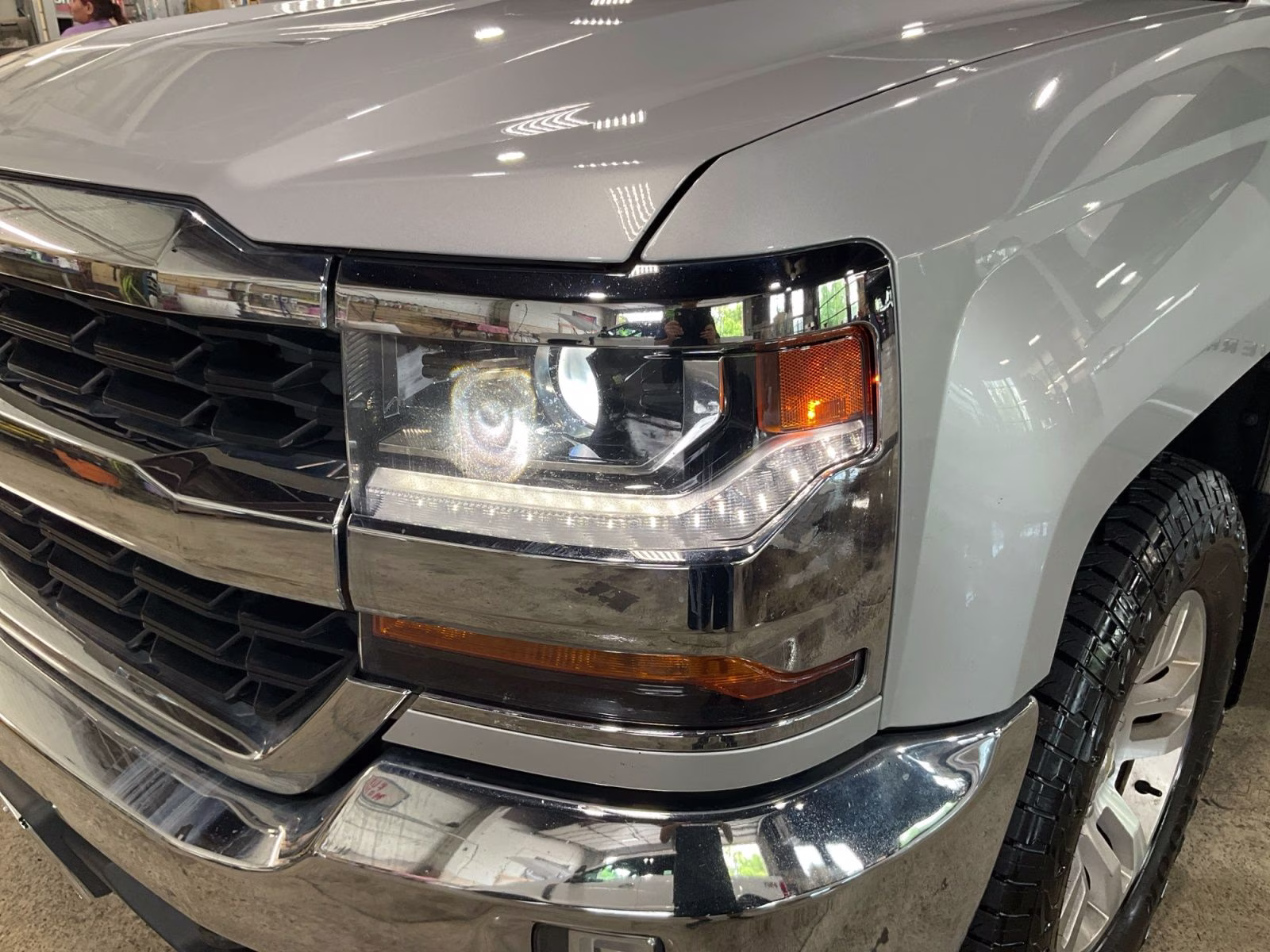 2018 Silver Ice Metallic Chevrolet Silverado 1500 LT 4X4 Truck
