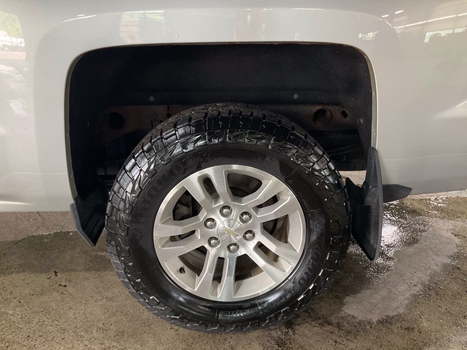 2018 Silver Ice Metallic Chevrolet Silverado 1500 LT 4X4 Truck