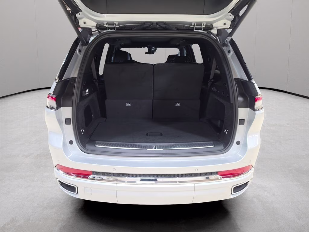 2024 Silver Zynith Jeep Grand Cherokee L Overland 4X4 SUV