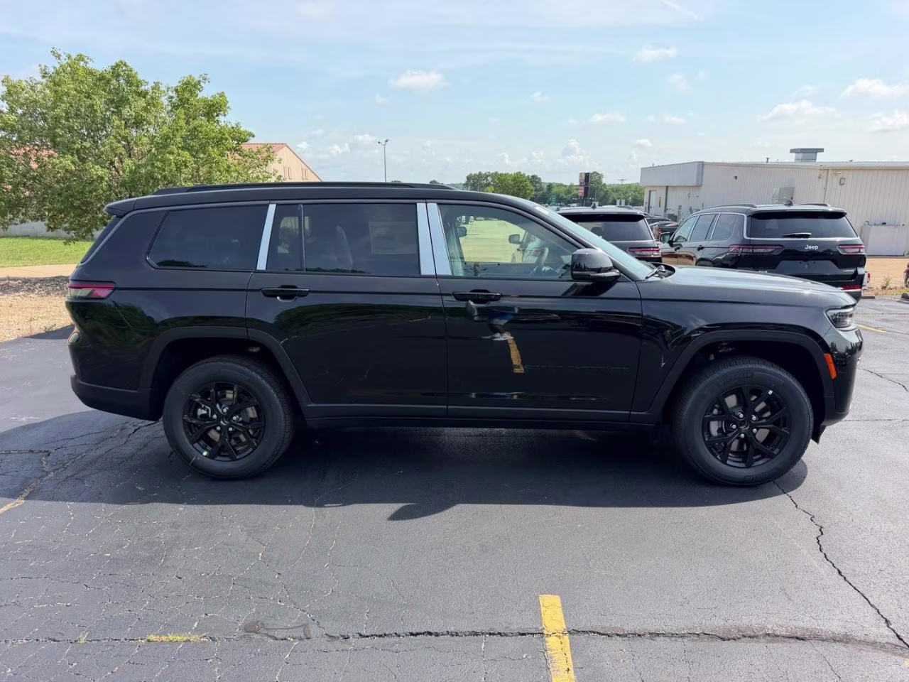 2026 Diamond Black Crystal Pearlcoat Jeep Grand Cherokee L Laredo 4X4 SUV