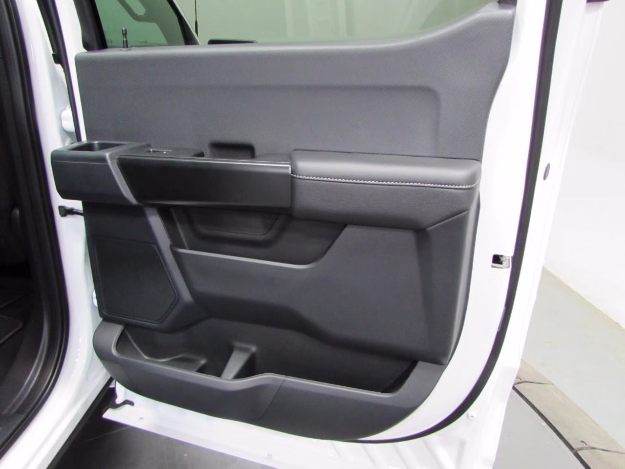 2026 Oxford White Ford F-150 STX 4X4 Truck