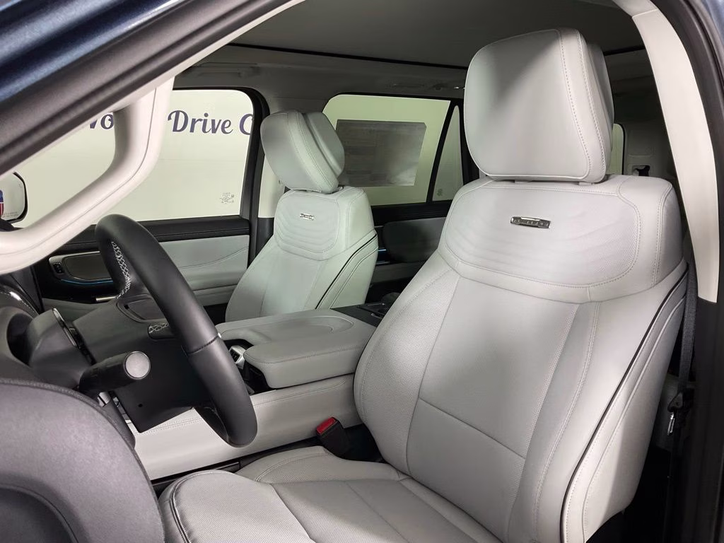 2027 Blue Metallic Ford Expedition Platinum 4X4 SUV