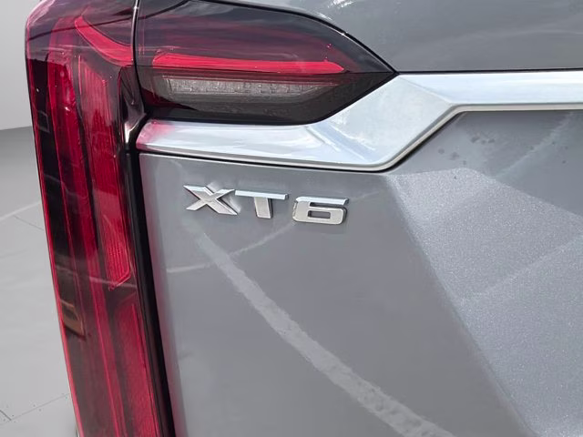 2025 Argent Silver Metallic Cadillac XT6 Luxury FWD SUV