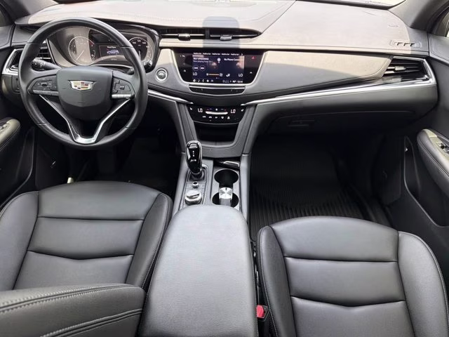 2025 Argent Silver Metallic Cadillac XT6 Luxury FWD SUV
