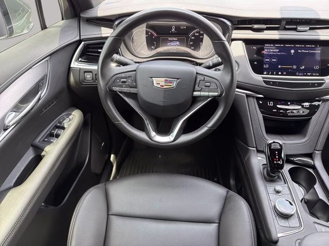 2025 Argent Silver Metallic Cadillac XT6 Luxury FWD SUV
