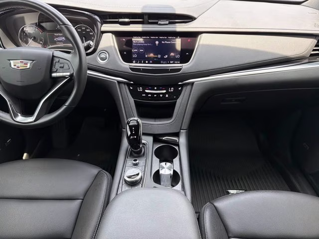 2025 Argent Silver Metallic Cadillac XT6 Luxury FWD SUV