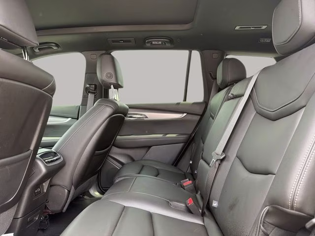 2025 Argent Silver Metallic Cadillac XT6 Luxury FWD SUV