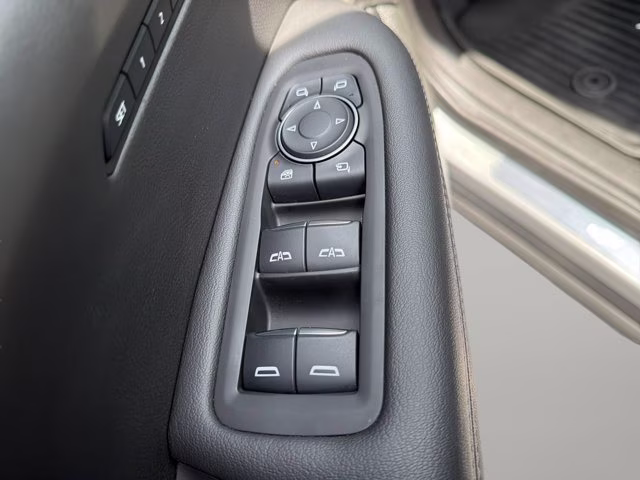 2025 Argent Silver Metallic Cadillac XT6 Luxury FWD SUV