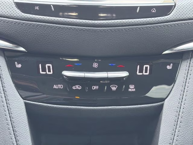 2025 Argent Silver Metallic Cadillac XT6 Luxury FWD SUV