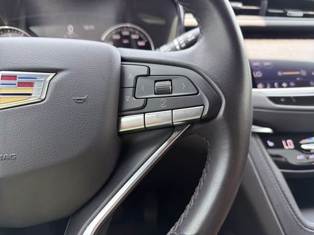 2025 Argent Silver Metallic Cadillac XT6 Luxury FWD SUV
