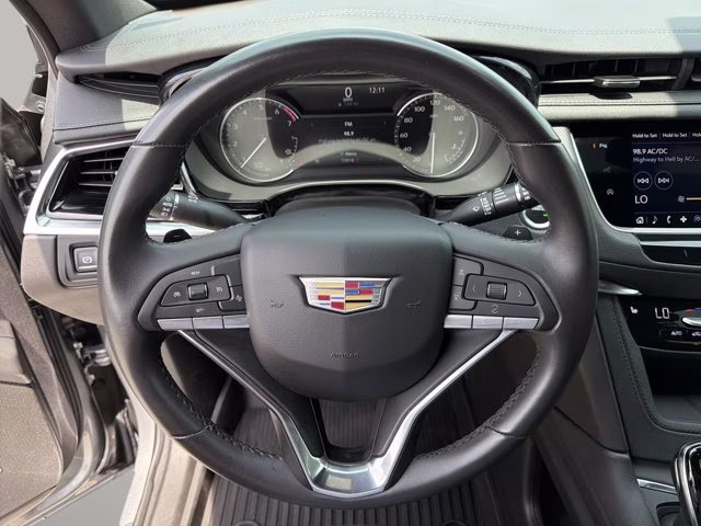 2025 Argent Silver Metallic Cadillac XT6 Luxury FWD SUV